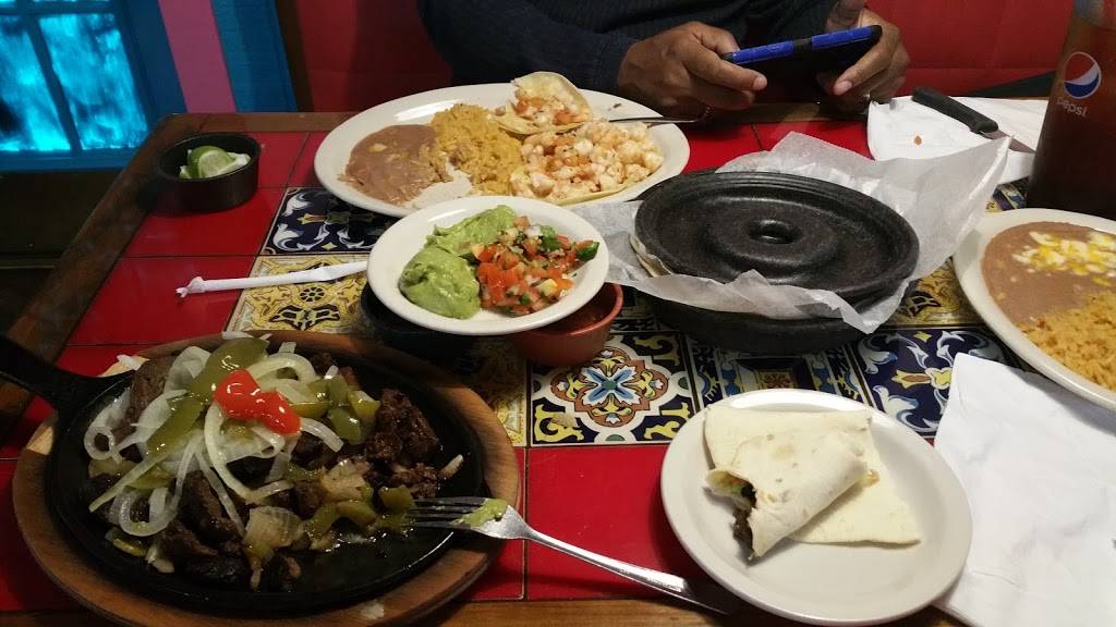 Los Tres Amigos | restaurant | 6106 NW Cache Rd, Lawton, OK 73505, USA | 5803533380 OR +1 580-353-3380
