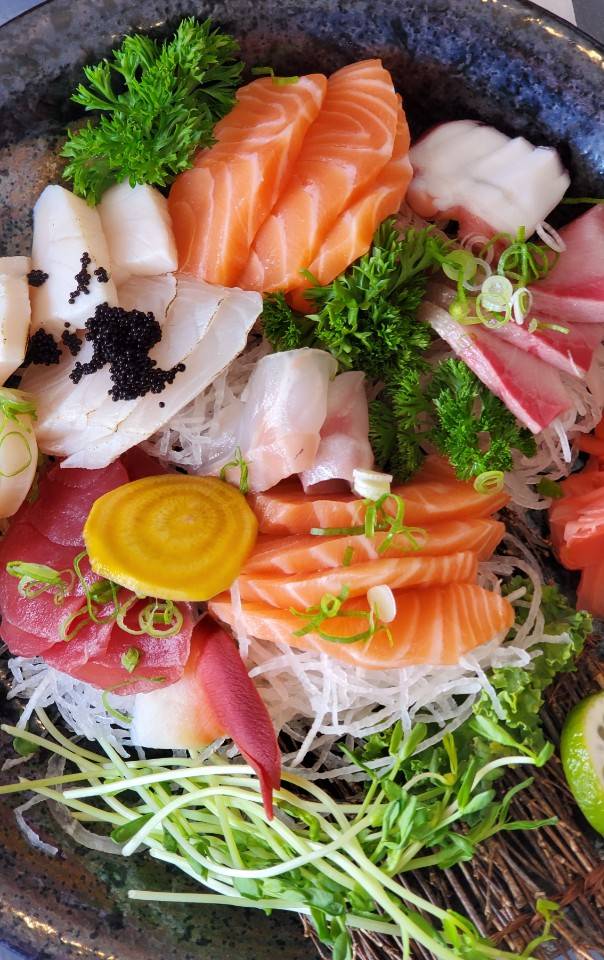 Sushi Momo | restaurant | 3226 Lake Shore Blvd W, Etobicoke, ON M8V 1M1, Canada | 4162558788 OR +1 416-255-8788