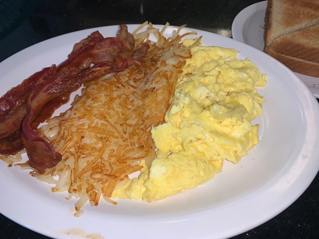 Roxies Place | restaurant | 15 N J St, Lake Worth, FL 33460, USA | 5615086979 OR +1 561-508-6979