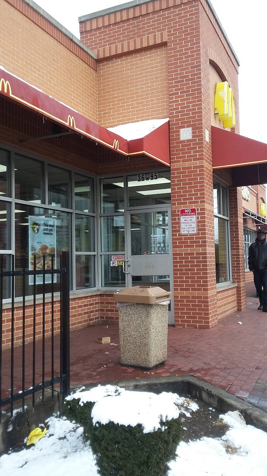 McDonalds | cafe | 36 W 95th St, Chicago, IL 60628, USA | 7735687910 OR +1 773-568-7910