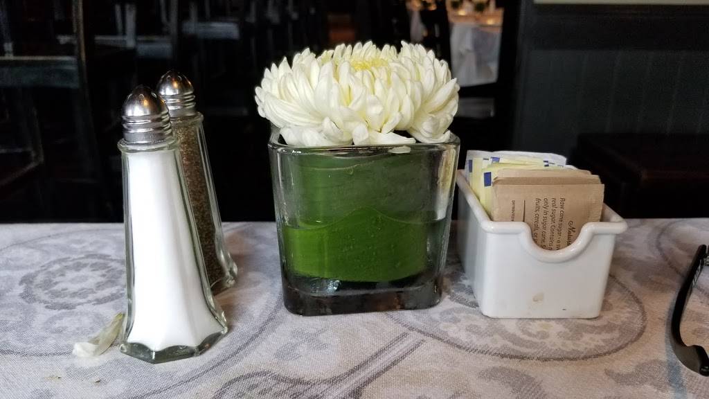 The Quiet Woman | restaurant | 3224 Pacific Coast Hwy, Corona Del Mar, CA 92625, USA | 9496407440 OR +1 949-640-7440