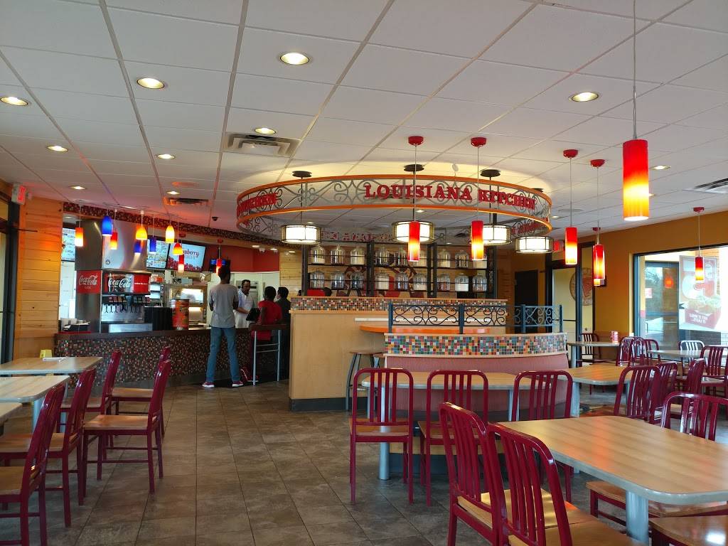 Popeyes Louisiana Kitchen | restaurant | 1722 Suburban Ave, St Paul, MN 55106, USA | 6513400395 OR +1 651-340-0395