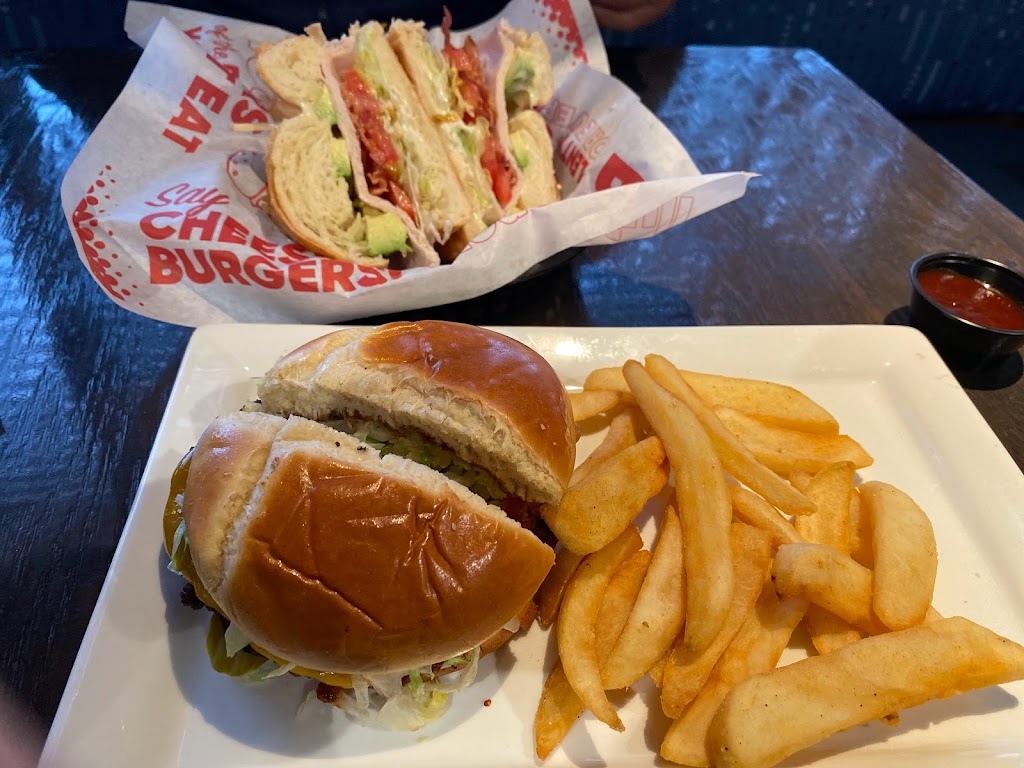Red Robin Gourmet Burgers and Brews | restaurant | 1021 N Columbia Center Blvd, Kennewick, WA 99336, USA | 5097366008 OR +1 509-736-6008