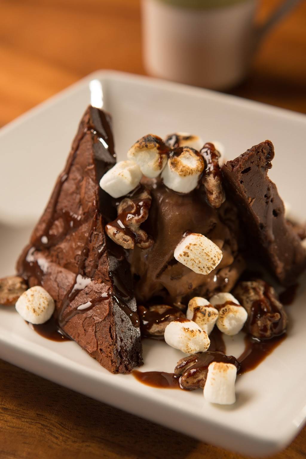 Big Rock Pub | restaurant | 79940 Westward Ho Dr, Indio, CA 92201, USA | 7602009844 OR +1 760-200-9844