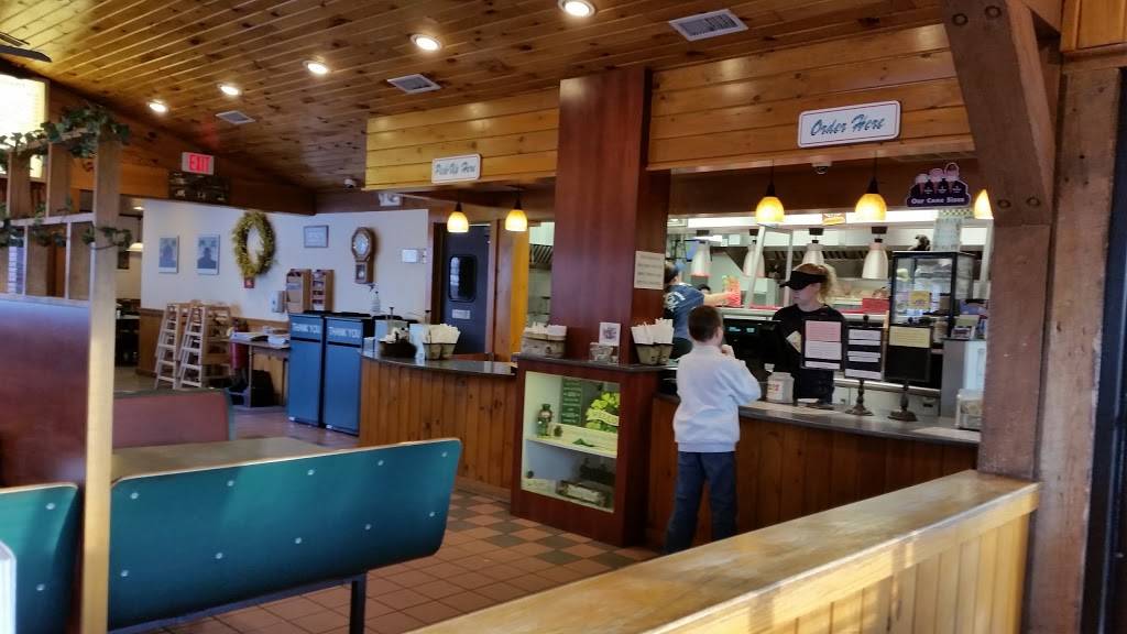 Summer House | restaurant | 552 College Hwy, Southwick, MA 01077, USA | 4135693581 OR +1 413-569-3581