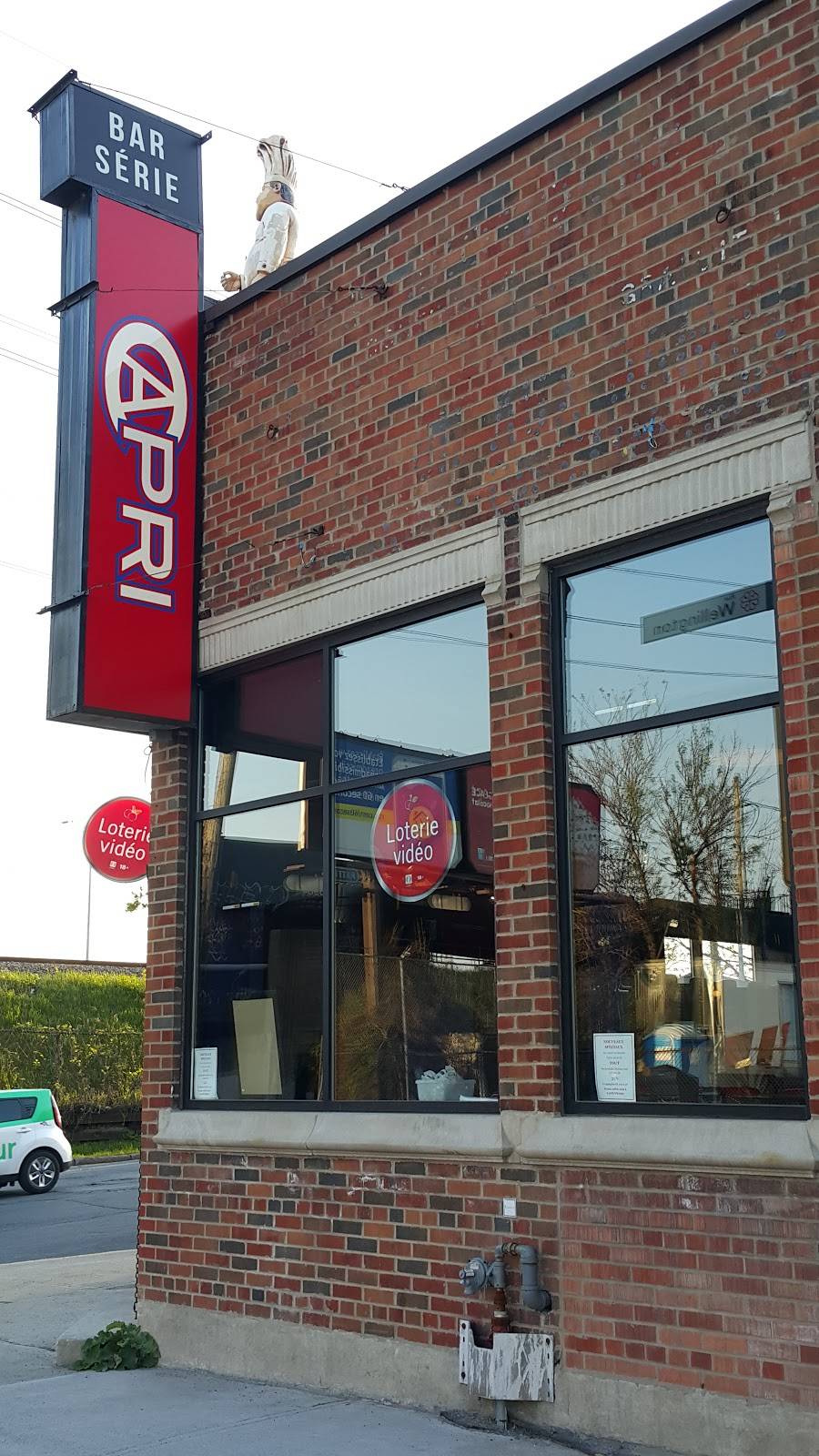 Brasserie Capri | restaurant | 2687 Rue Wellington, Montréal, QC H3K 1X8, Canada | 5149350228 OR +1 514-935-0228