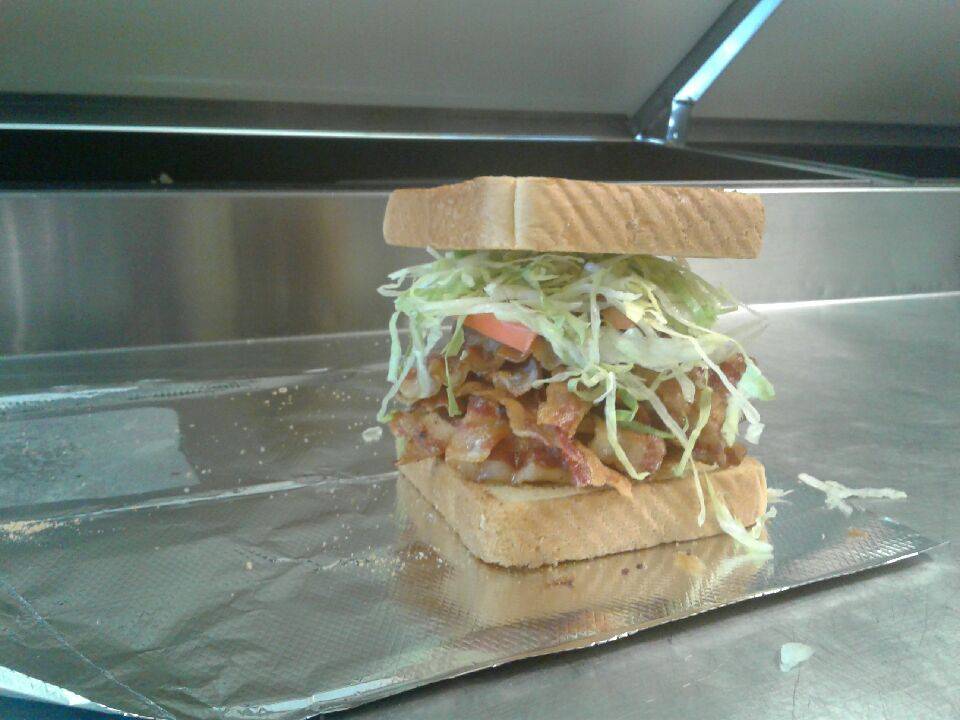 Walrus Subs | restaurant | 1305 S Raccoon Rd, Youngstown, OH 44515, USA | 3307934800 OR +1 330-793-4800