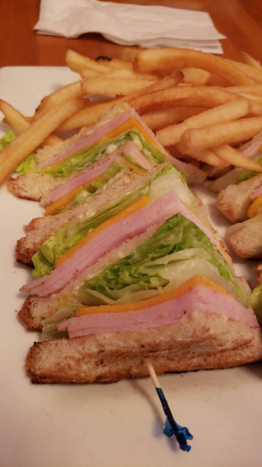 Park Avenue Sports Cafe | restaurant | 709 Park Ave, Beaver Dam, WI 53916, USA | 9208854510 OR +1 920-885-4510