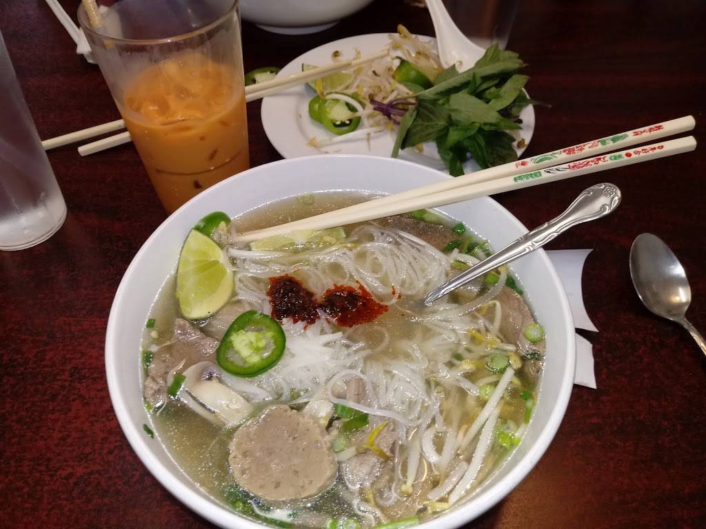 Plias Kitchen | restaurant | 1300 S Webster Ave, Green Bay, WI 54301, USA | 9204373303 OR +1 920-437-3303