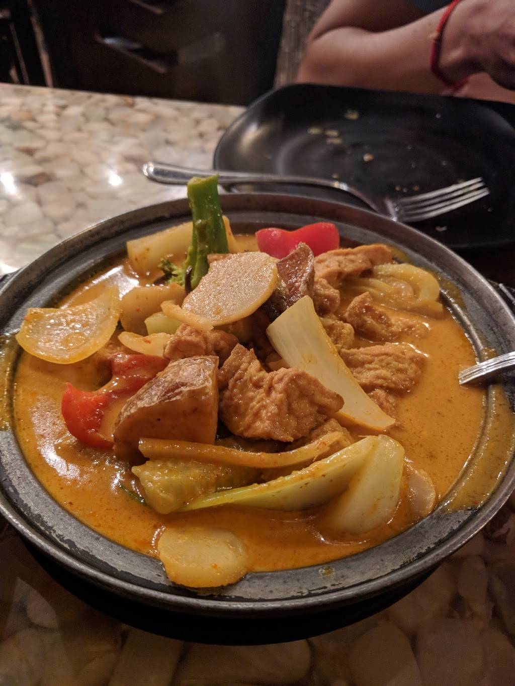 Pineapple Village | restaurant | 769 1st St, Gilroy, CA 95020, USA | 4088422888 OR +1 408-842-2888