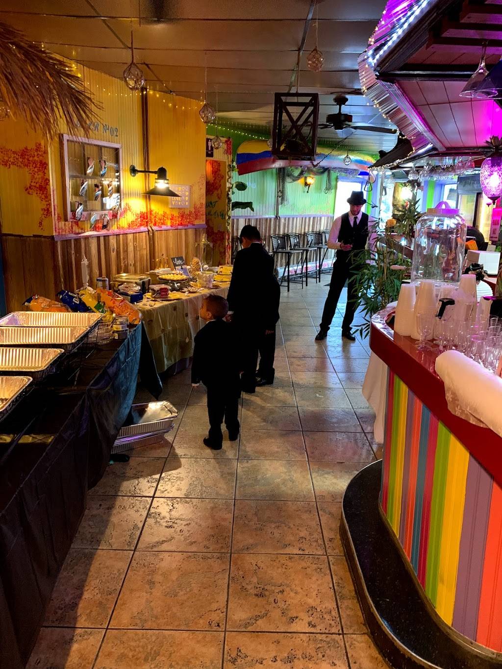 La Caribena restaurant | restaurant | 1704 S Pearl St, Milwaukee, WI 53204, USA | 4142398788 OR +1 414-239-8788