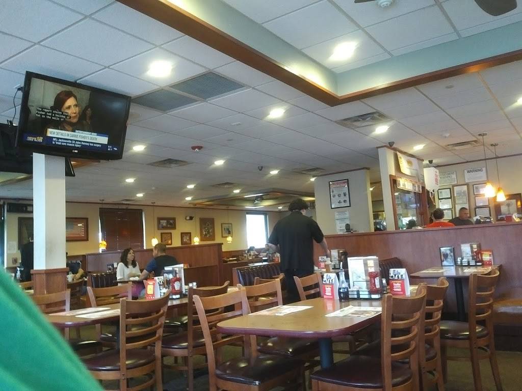 Dennys | restaurant | 255 Centereach Mall, Centereach, NY 11720, USA | 6315803838 OR +1 631-580-3838