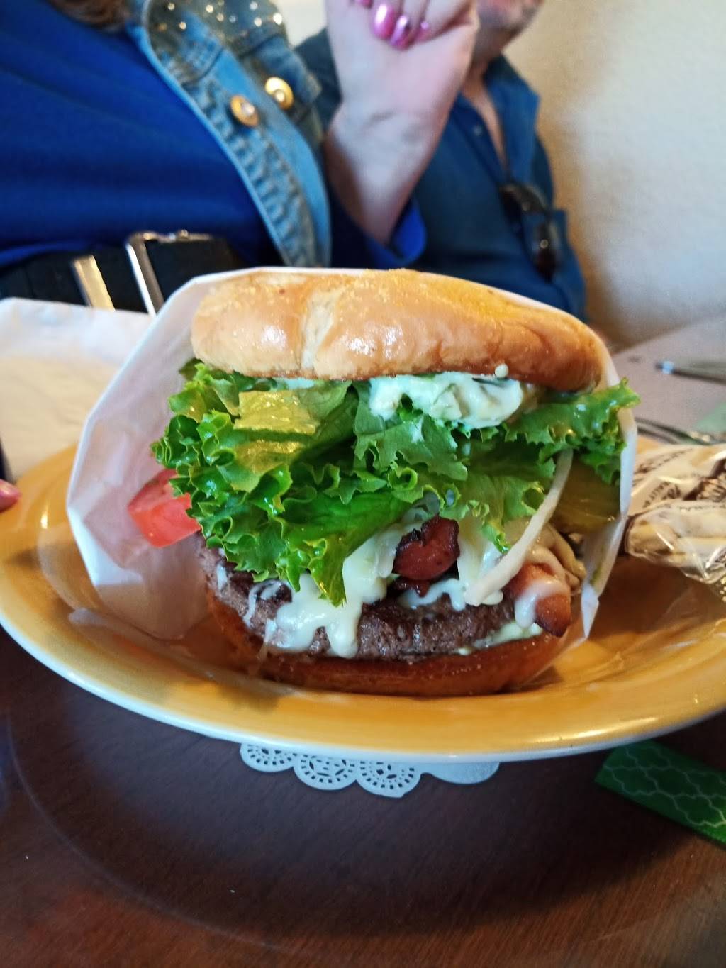 Suzans Grill | restaurant | 1927 Olympic Hwy N, Shelton, WA 98584, USA | 3604328939 OR +1 360-432-8939