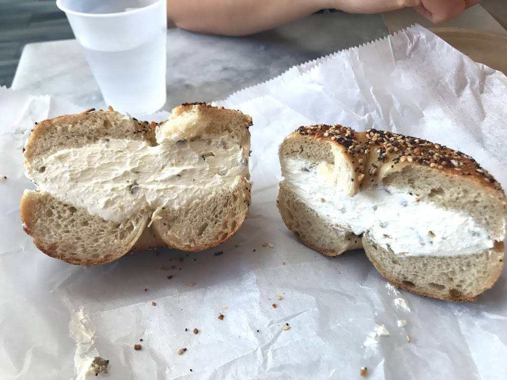 Ess-a-Bagel | bakery | 324 1st Avenue, New York, NY 10009, USA | 2122602252 OR +1 212-260-2252