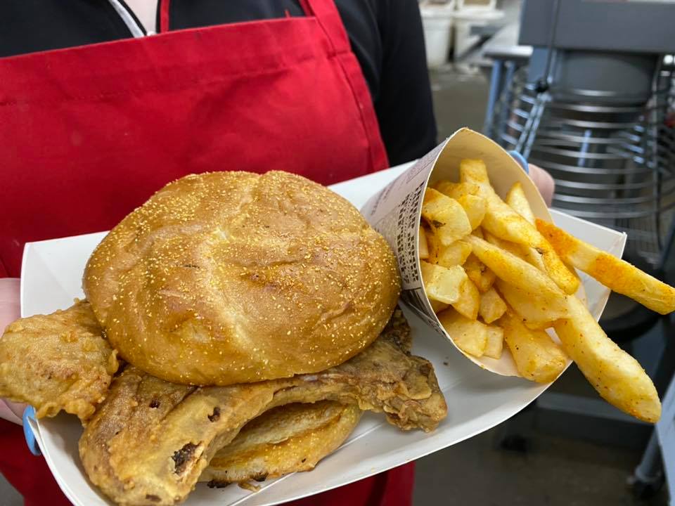 Quebedeauxs Boudin & Cracklins | cafe | 3710 S MacArthur Dr, Alexandria, LA 71302, USA | 3185288788 OR +1 318-528-8788