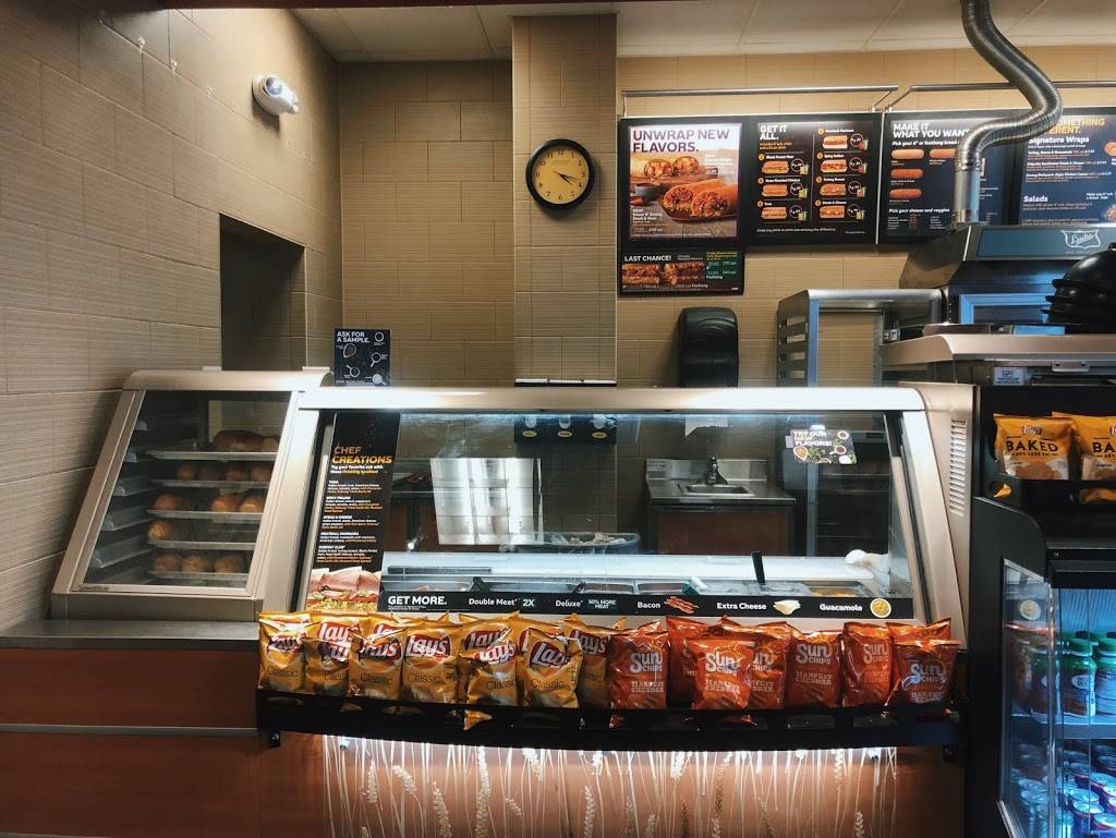 Subway | meal takeaway | 1633 Monks Ave Suite 110, Mankato, MN 56001, USA | 5073857821 OR +1 507-385-7821