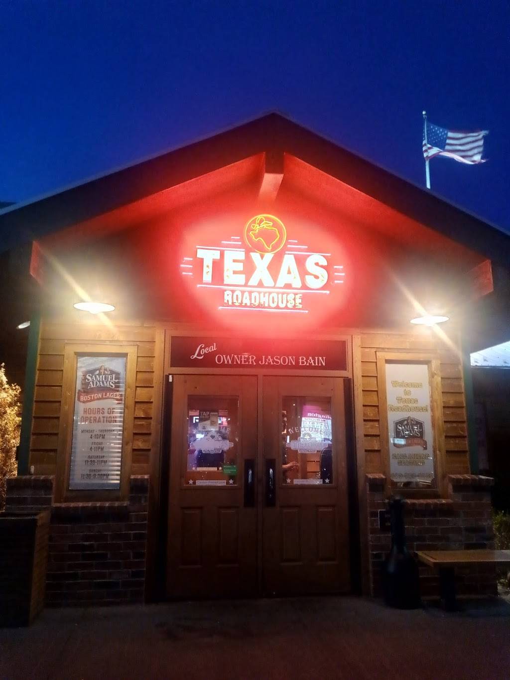 Texas Roadhouse | restaurant | 12 Mall Street, Springfield, MA 01128, USA | 4137828100 OR +1 413-782-8100