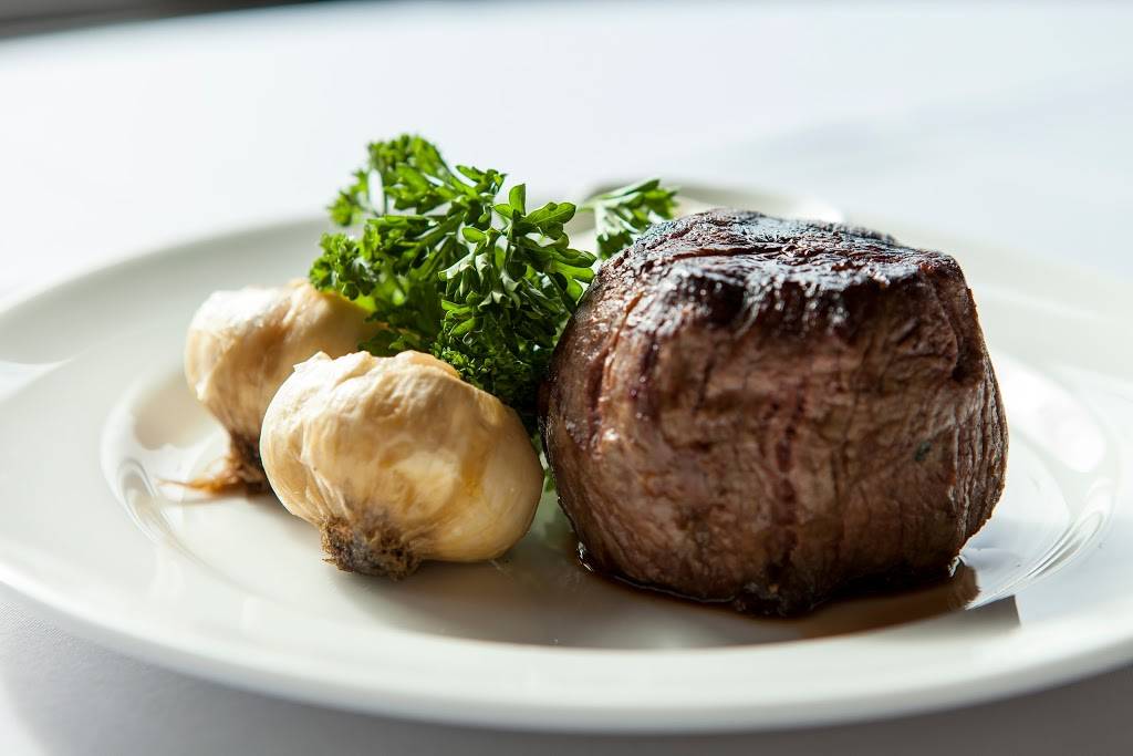 Giannis Steakhouse | restaurant | 635 Lake St E, Wayzata, MN 55391, USA | 9524041100 OR +1 952-404-1100