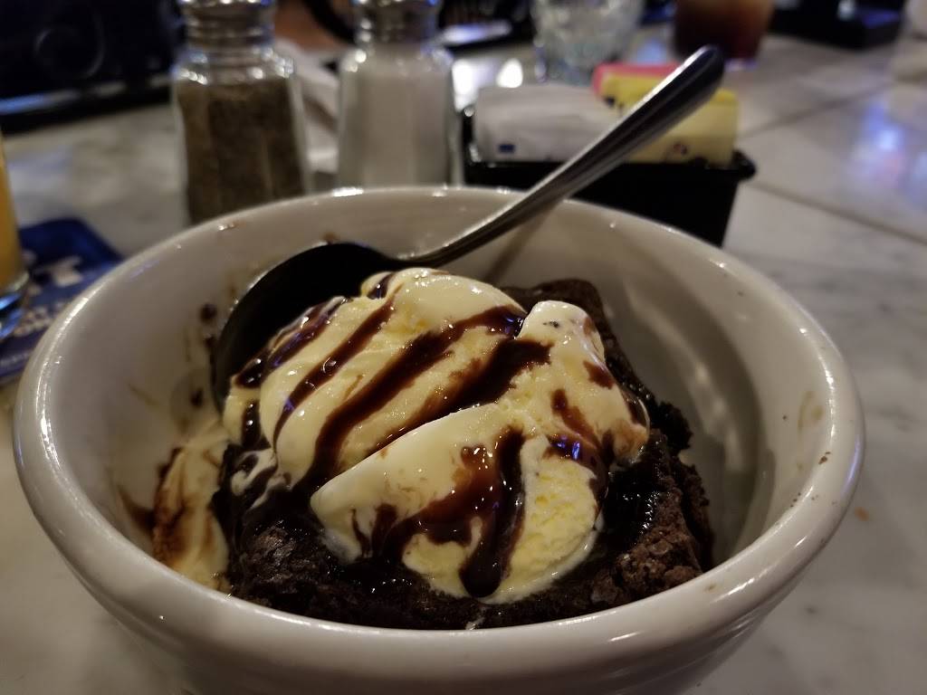 Mazzys Sports Bar & Grill (Marietta) | restaurant | 2217 Roswell Rd, Marietta, GA 30062, USA | 6782131688 OR +1 678-213-1688