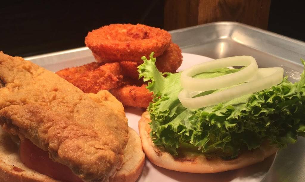 Pin High Sports Bar and Grill | restaurant | 104 E 1st St, El Campo, TX 77437, USA | 9794758100 OR +1 979-475-8100