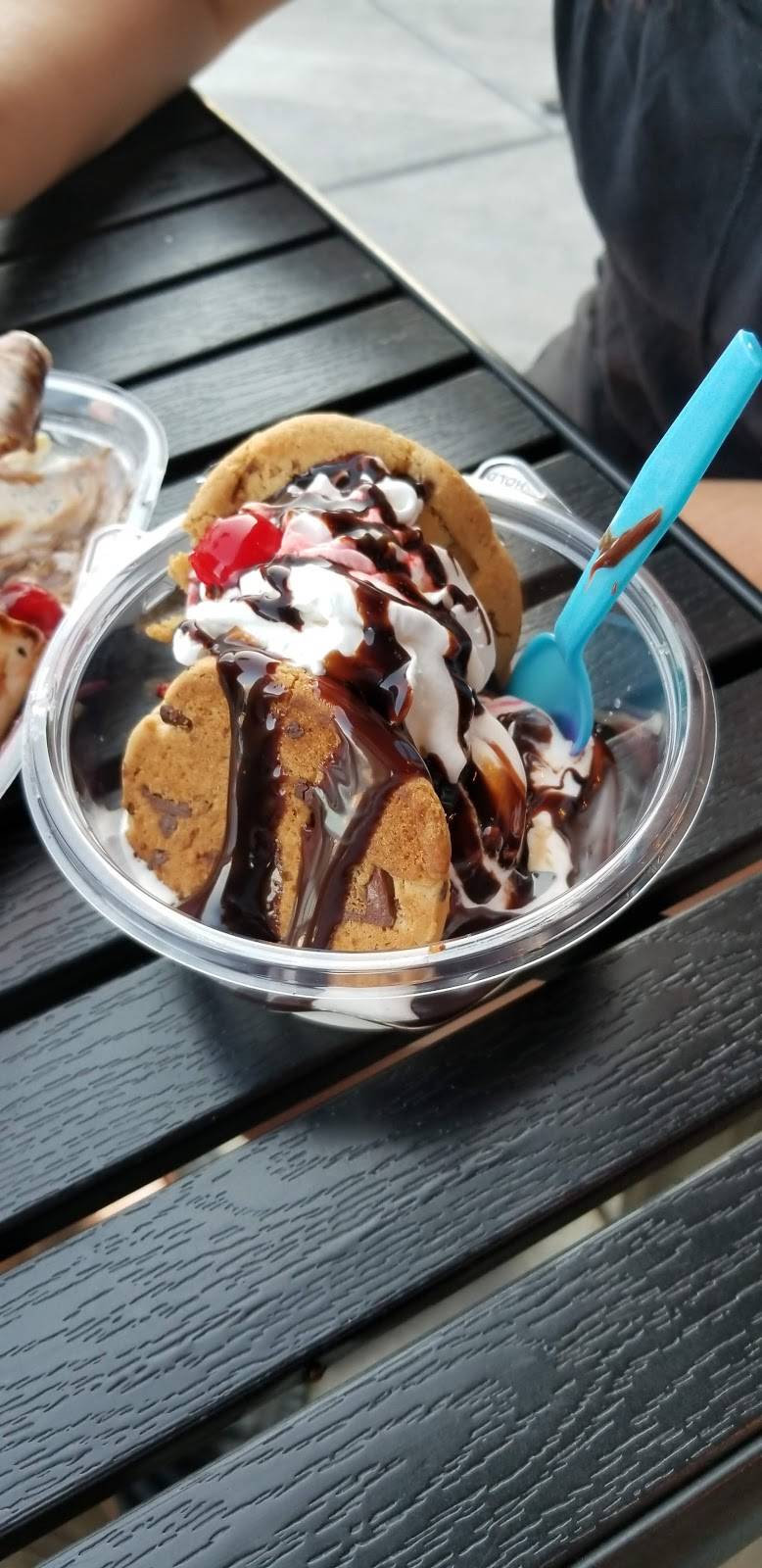 Chillburger | restaurant | 1225 Veterans Pkwy #400, Clarksville, IN 47129, USA | 8127259157 OR +1 812-725-9157