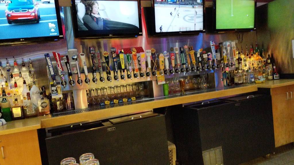 Buffalo Wild Wings | meal takeaway | 2601 South N Service Rd, Moore, OK 73160, USA | 4057949647 OR +1 405-794-9647