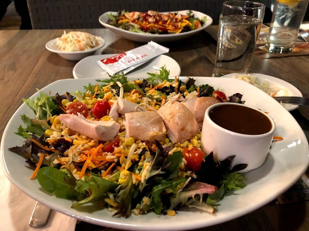 Rôtisserie St-Hubert | restaurant | 350 Boulevard Curé-Labelle, Sainte-Thérèse, QC J7E 2Y1, Canada | 5143855555 OR +1 514-385-5555