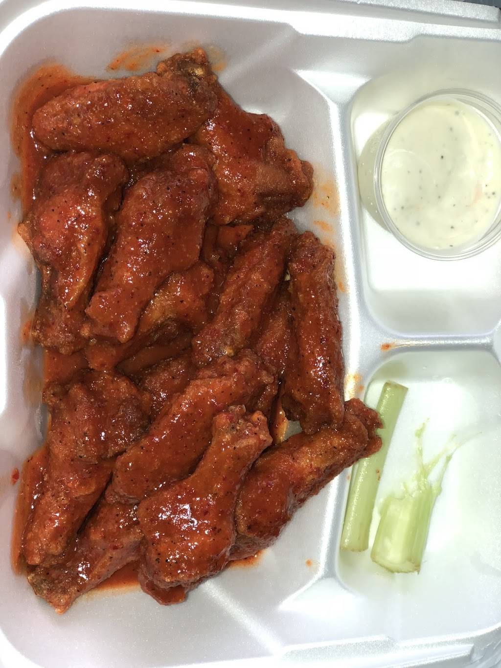 Wing Lover | restaurant | 2053 Sylvan Rd SW, Atlanta, GA 30310, USA | 4047532000 OR +1 404-753-2000
