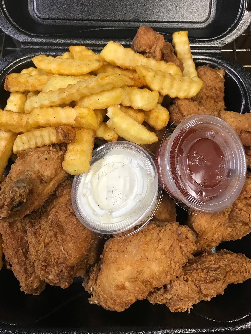 Rockys Wing Shack | restaurant | 1601 9th Ave N, Nashville, TN 37208, USA | 6154982808 OR +1 615-498-2808