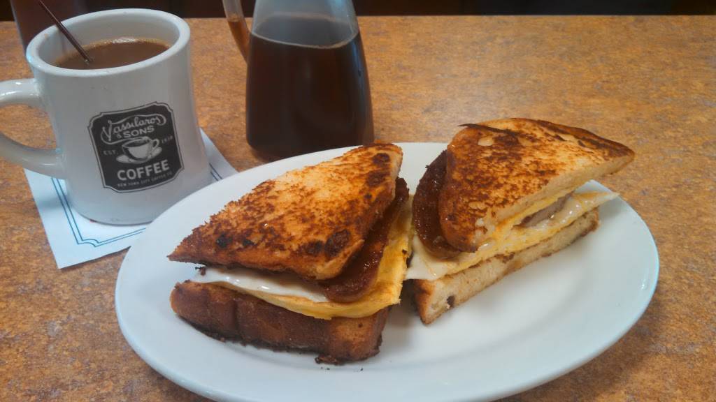 Petes Hot Dogs | restaurant | 400 Broadway, Bethlehem, PA 18015, USA | 6108666622 OR +1 610-866-6622