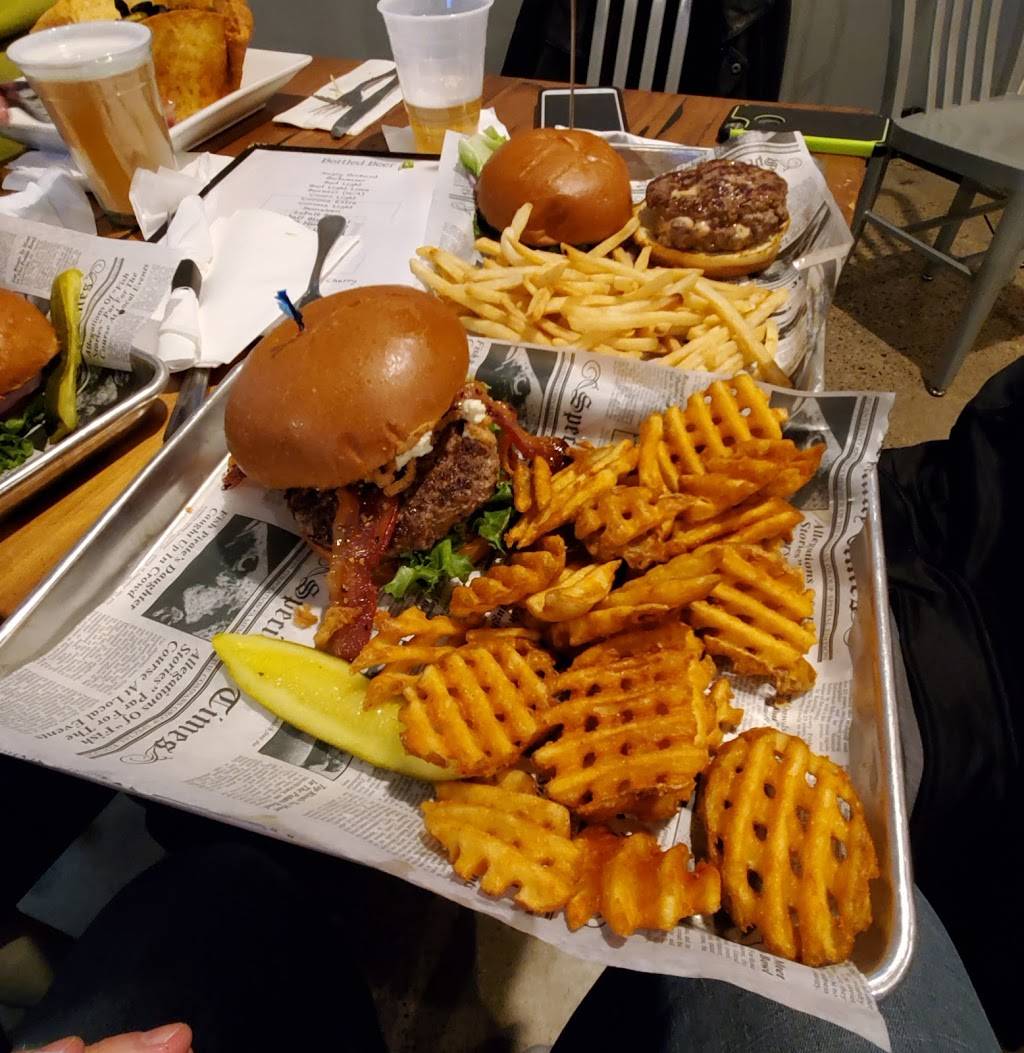 Northville Sports Den | restaurant | 133 W Main St, Northville, MI 48167, USA | 2483475993 OR +1 248-347-5993