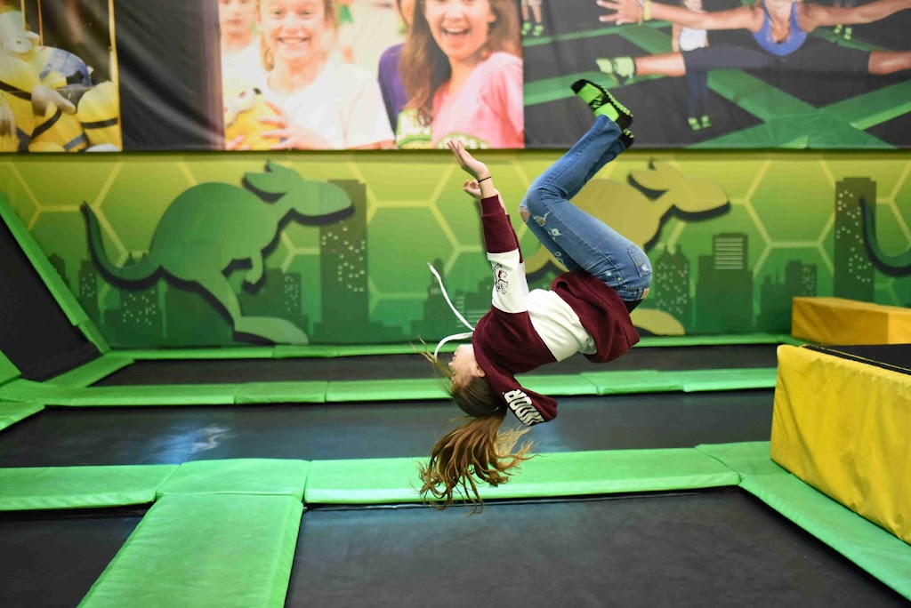 Launch Entertainment Park Framingham | restaurant | 2 California Ave, Framingham, MA 01701, USA | 7812555867 OR +1 781-255-5867