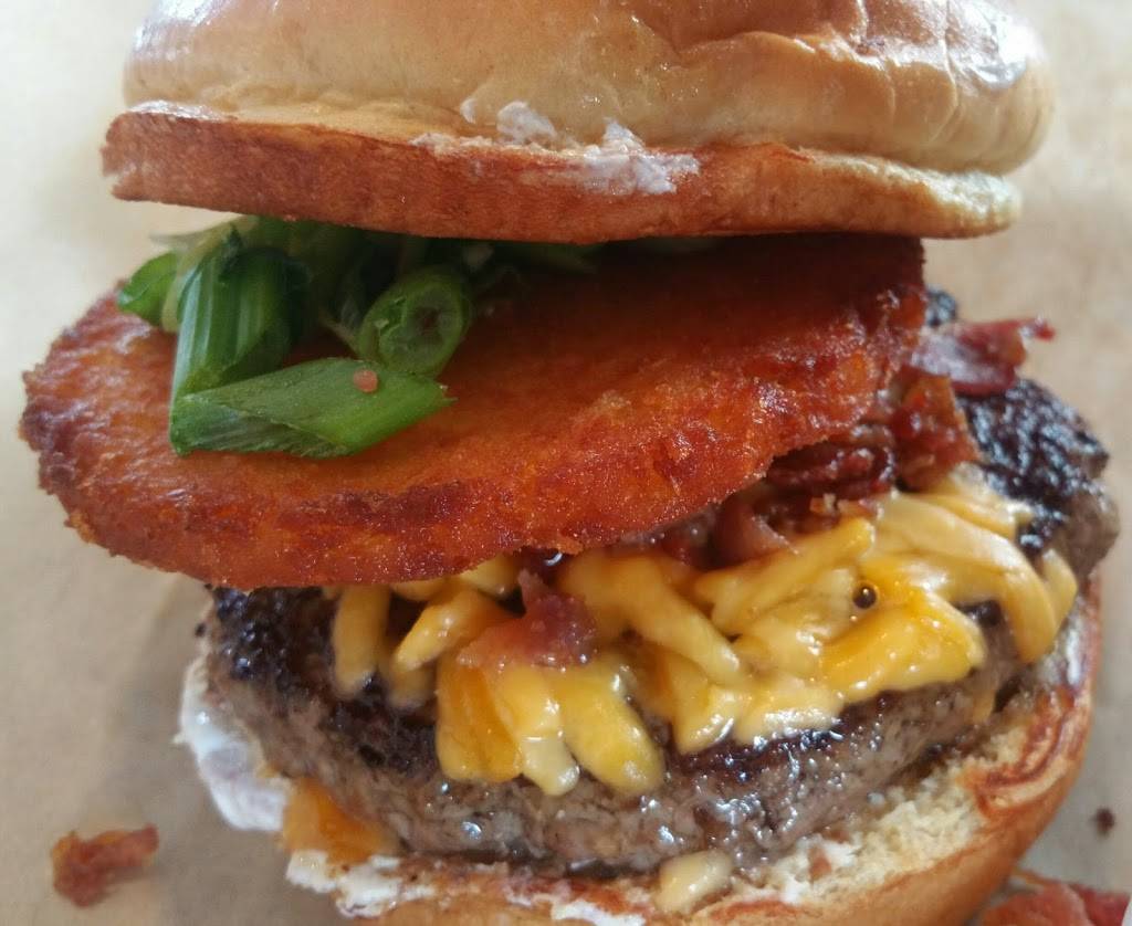 Burger 21 New Tampa | restaurant | 20304 Trout Creek Dr #106, Tampa, FL 33647, USA | 8135014910 OR +1 813-501-4910