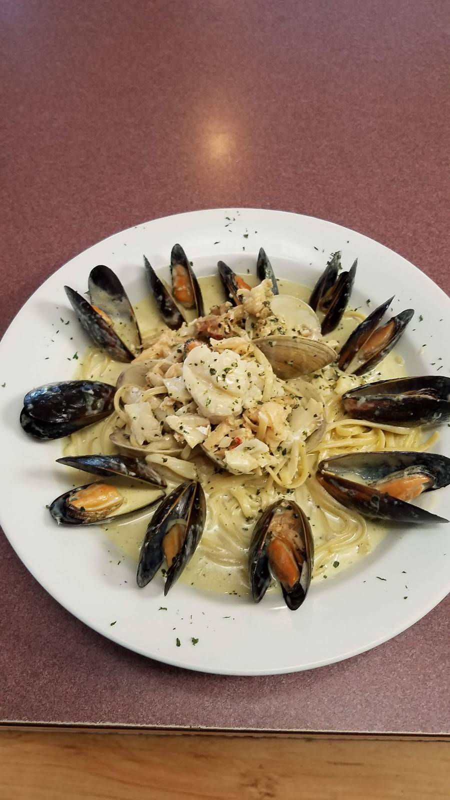 Gayles Depot Square Farm Shoppe | restaurant | 51 Depot St, Watertown, CT 06795, USA | 8602747353 OR +1 860-274-7353