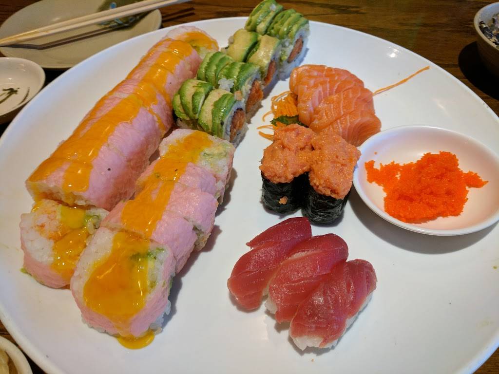 Sushi Village | restaurant | 700 90 Broadway, Westwood, NJ 07675, USA | 2016668800 OR +1 201-666-8800