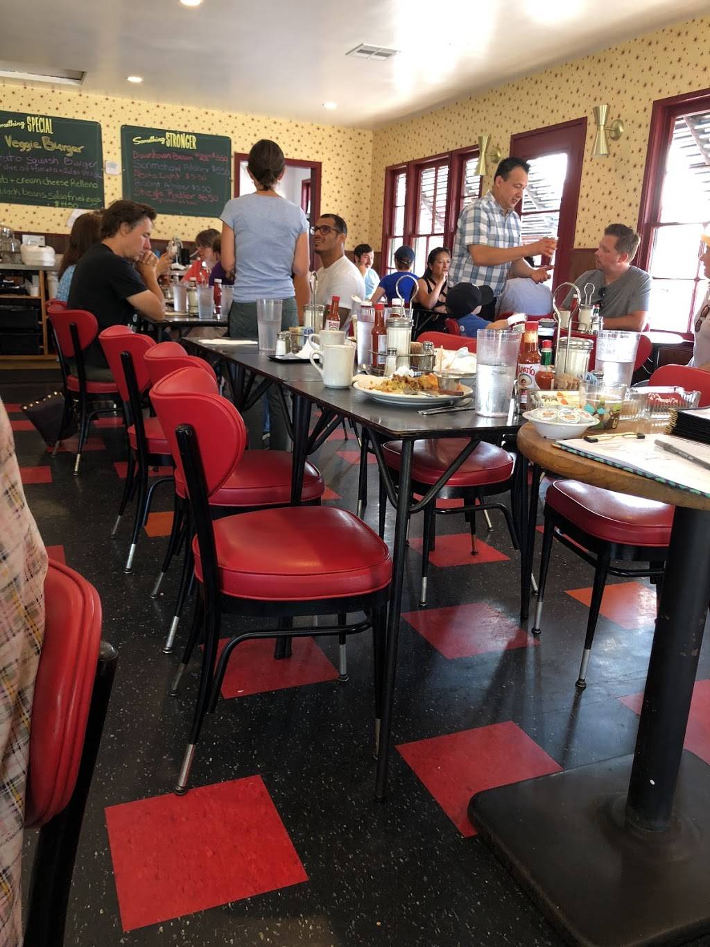 Foxs Restaurant | restaurant | 2352 Lake Ave, Altadena, CA 91001, USA | 6267979430 OR +1 626-797-9430