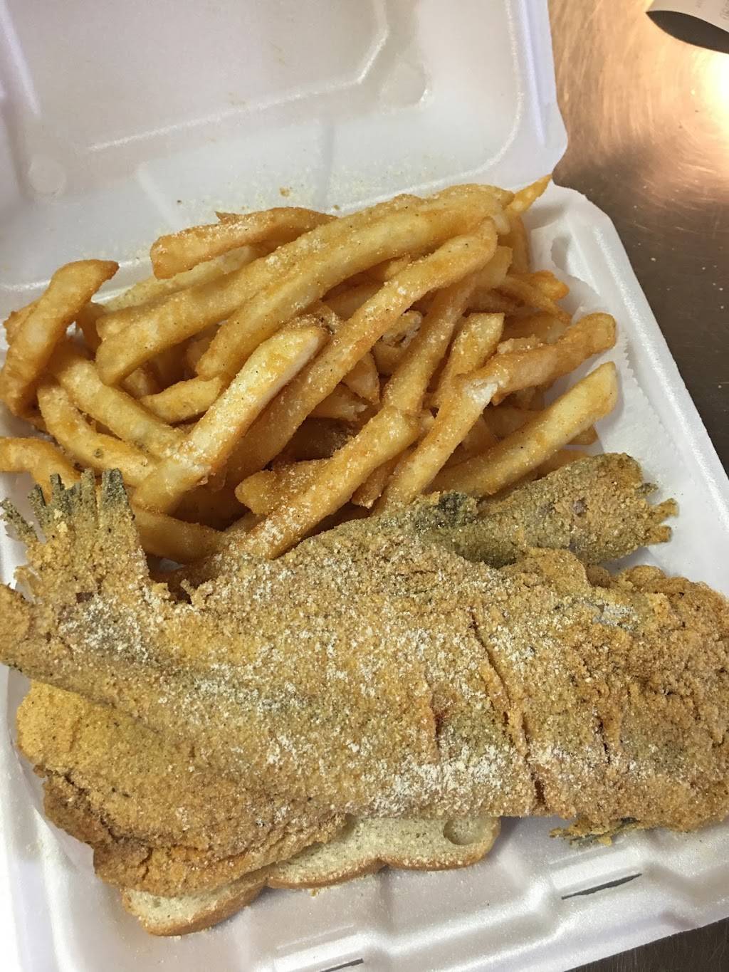 Sharks fish and chicken wynnton | restaurant | 1841 Wynnton Rd, Columbus, GA 31906, USA | 7062250361 OR +1 706-225-0361