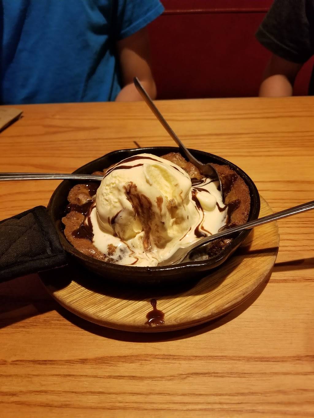 Chilis Grill & Bar | meal takeaway | 3917 S Gilbert Rd, Gilbert, AZ 85296, USA | 4808124636 OR +1 480-812-4636