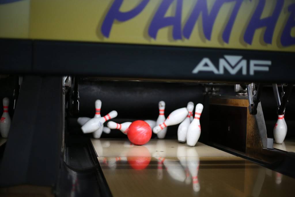 St. Clair Bowl | restaurant | 5950 Old Collinsville Rd, Fairview Heights, IL 62208, USA | 6186322400 OR +1 618-632-2400