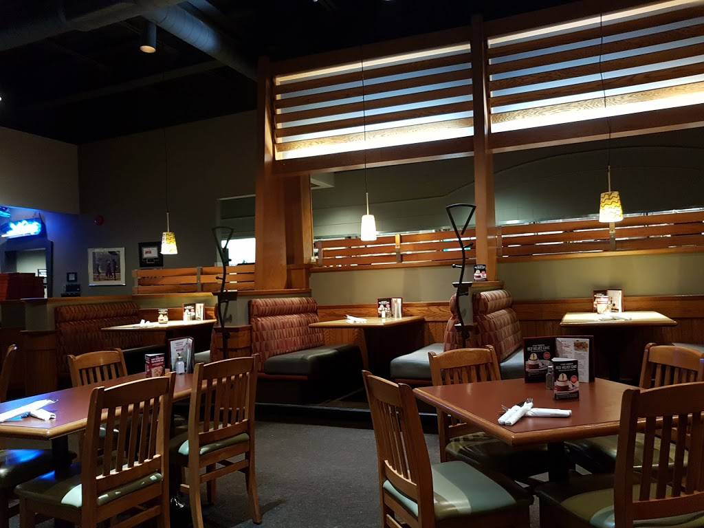 Boston Pizza | restaurant | 2915 Eglinton Ave W, Mississauga, ON L5M 6J3, Canada | 9055690517 OR +1 905-569-0517