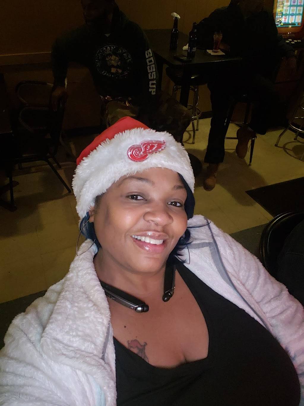 Vickies Bar & Grill | restaurant | 19205 Schoolcraft, Detroit, MI 48223, USA | 3132728997 OR +1 313-272-8997