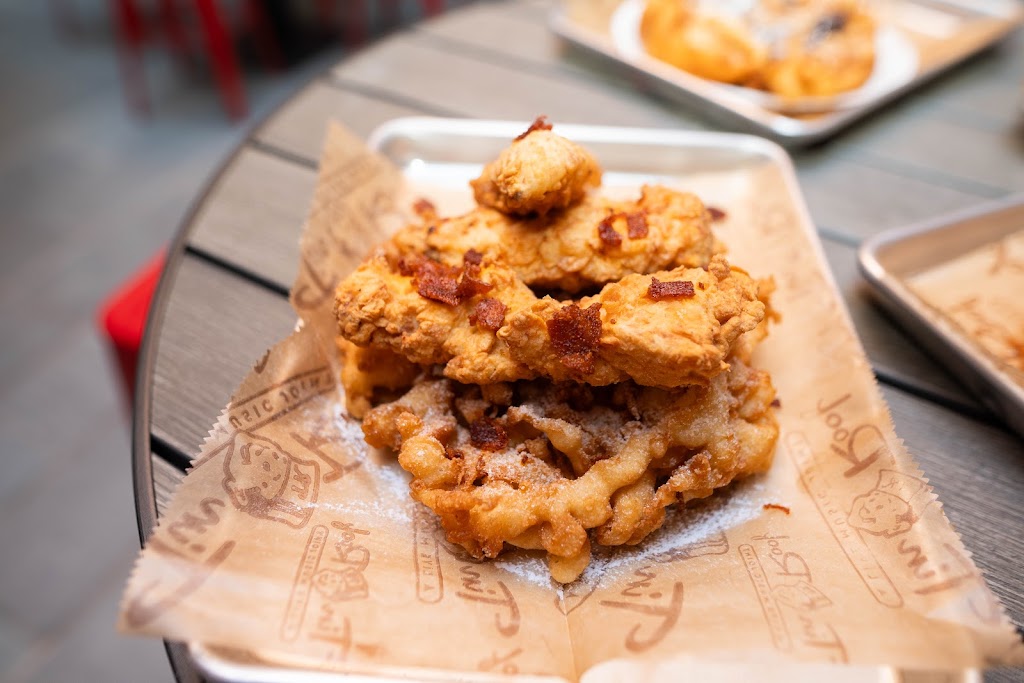 Tin Roof | restaurant | 3519 N Clark St, Chicago, IL 60657, USA | 7737998186 OR +1 773-799-8186