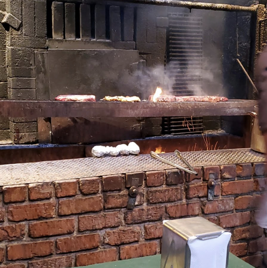 Nevada Smiths Saloon | restaurant | 1175 W Miracle Mile, Tucson, AZ 85705, USA | 5206229064 OR +1 520-622-9064