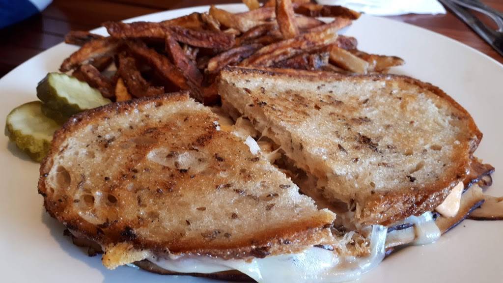 Maxis Restaurant | restaurant | 47 N Main St, Waterbury, VT 05676, USA | 8022440910 OR +1 802-244-0910