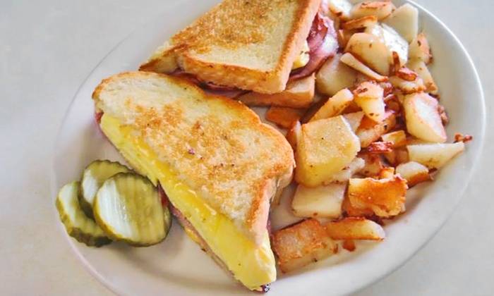 Sea Breeze Restaurant & Lounge | restaurant | 84774 US-101, Seaside, OR 97138, USA | 5037387329 OR +1 503-738-7329