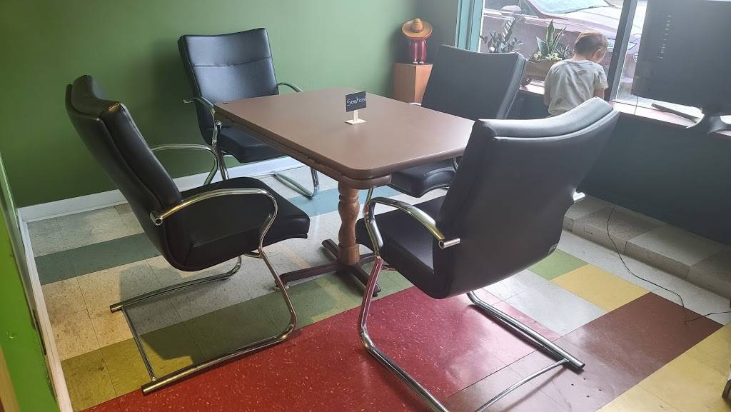 Flope Bar & Restaurant | restaurant | 3527 Harrison Ave, Cincinnati, OH 45211, USA | 5138735202 OR +1 513-873-5202