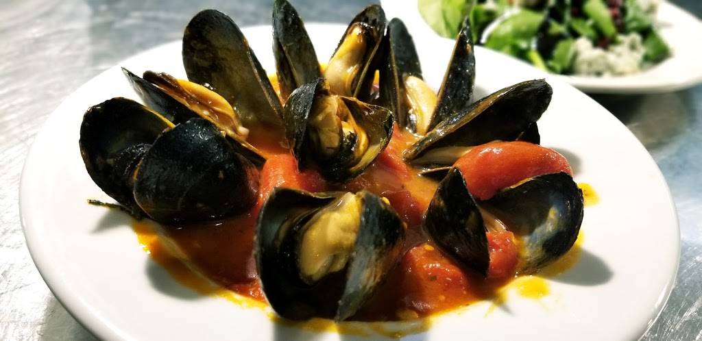 Noodles Italian Cafe & Sushi Bar | restaurant | 1585 Pine Ridge Rd, Naples, FL 34109, USA | 2395920050 OR +1 239-592-0050