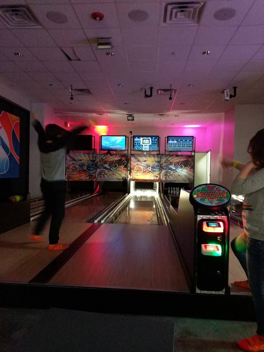 Bravoz Entertainment Center | restaurant | 14985 Old St Augustine Rd, Jacksonville, FL 32258, USA | 9043000070 OR +1 904-300-0070