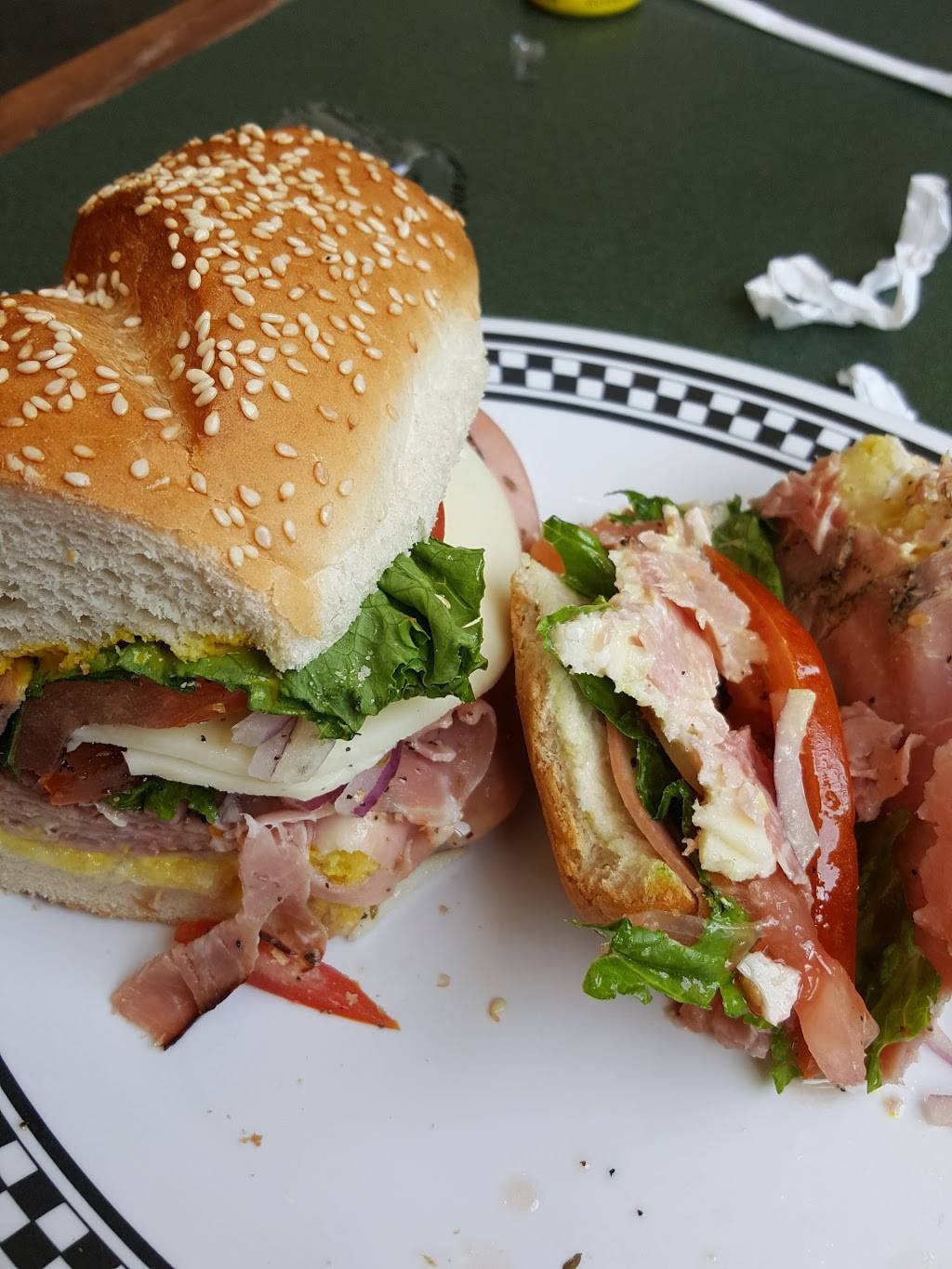 Heidis Brooklyn Deli | restaurant | 624 Turner St, Auburn, ME 04210, USA | 2077843434 OR +1 207-784-3434