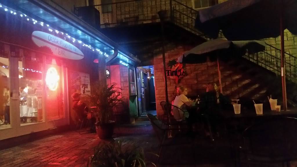 Tinys Pub & Grill | restaurant | 602 N Main St, Columbia, IL 62236, USA | 6182819977 OR +1 618-281-9977